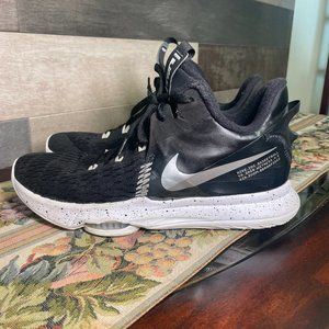 Nike LeBron Witness 5 Black Metallic Silver 2020 Size 10.5